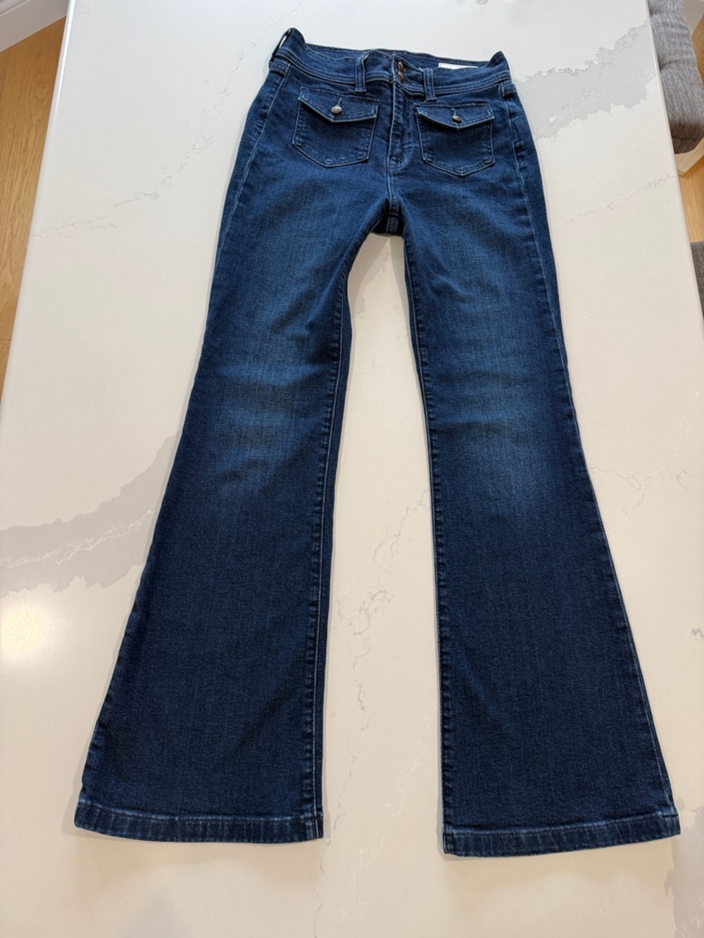GAP Womens 70’s Flare High Rise Jeans Dark wash w/ Front Flap Pockets size 26 2R